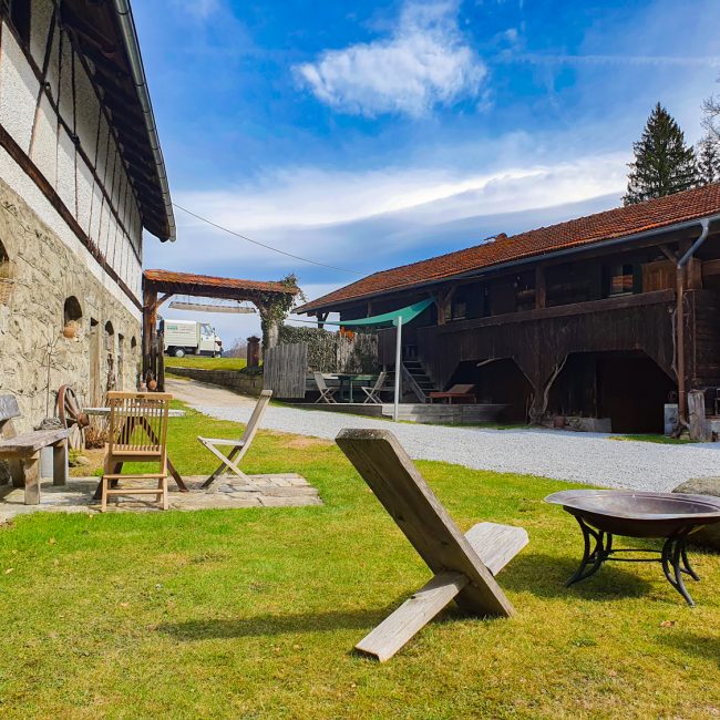 Gemütlicher Außenbereich des Ferienhauses im Bayerischen Wald