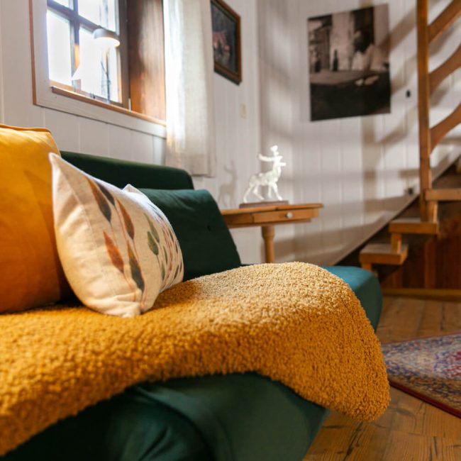 Detailaufnahme der Couch im Ferienhaus